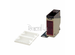 Long-Range Polarized Retroreflective AC/DC Photo Sensor