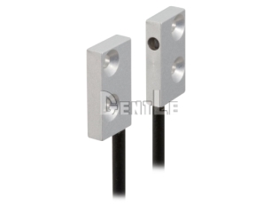 Ultra-slim flat through-beam fiber optic unit with side-edge view